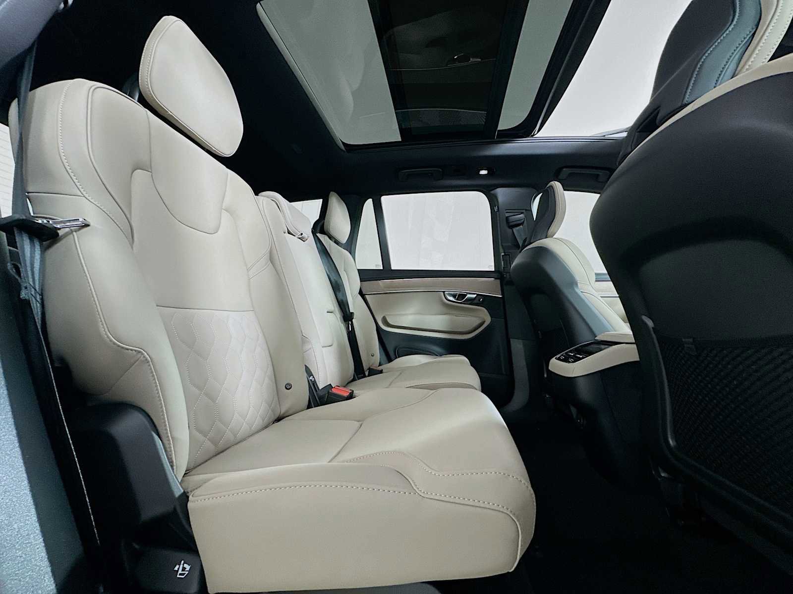 New 2026 Volvo XC90 B6 Plus w/ Protection Package Premier image 27