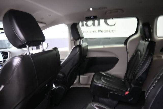 Used 2023 Chrysler Pacifica Touring-L FWD image 23