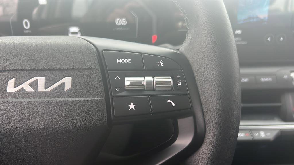 Used 2025 Kia K4 EX image 27
