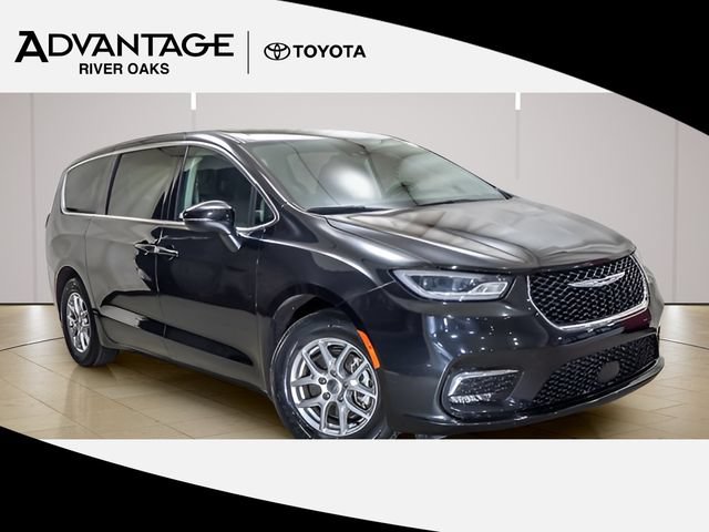 Used 2023 Chrysler Pacifica Touring-L FWD video 1