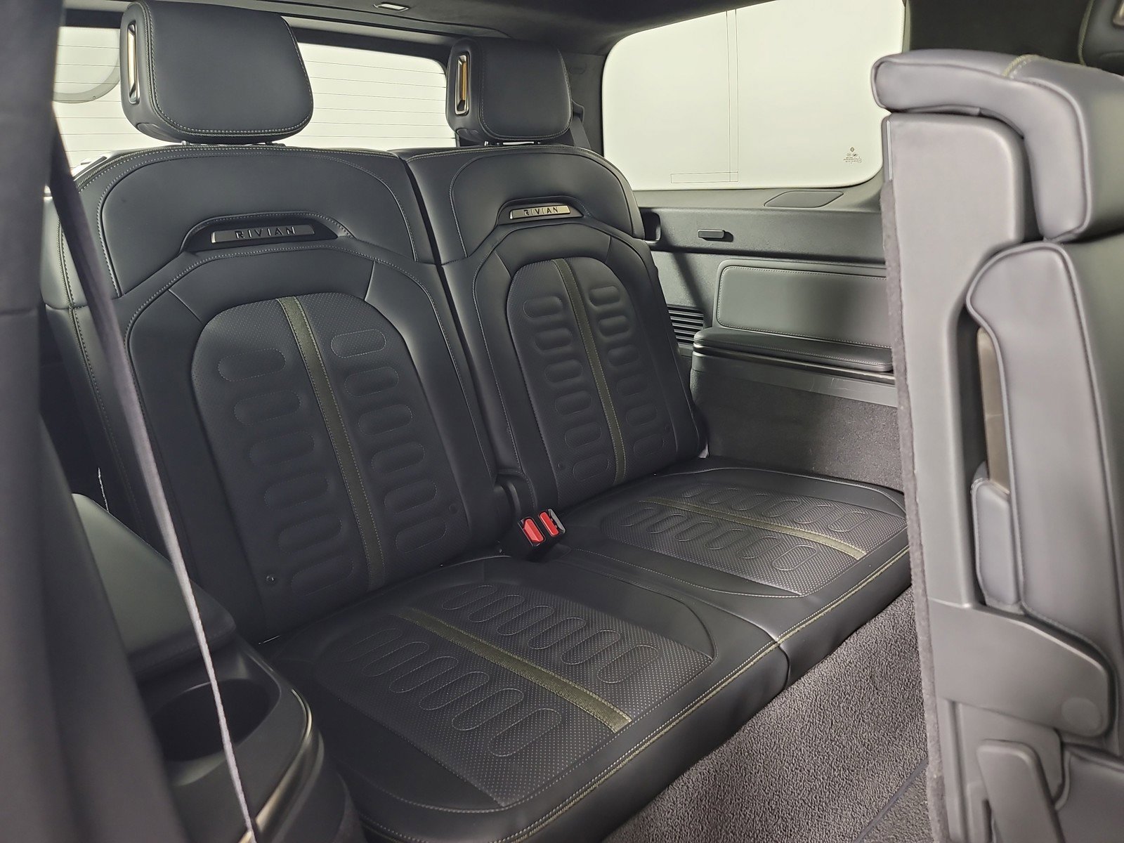 Used 2024 Rivian R1S Adventure AWD/4WD image 25