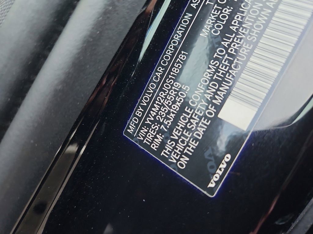 Used 2025 Volvo XC60 B5 Core image 14