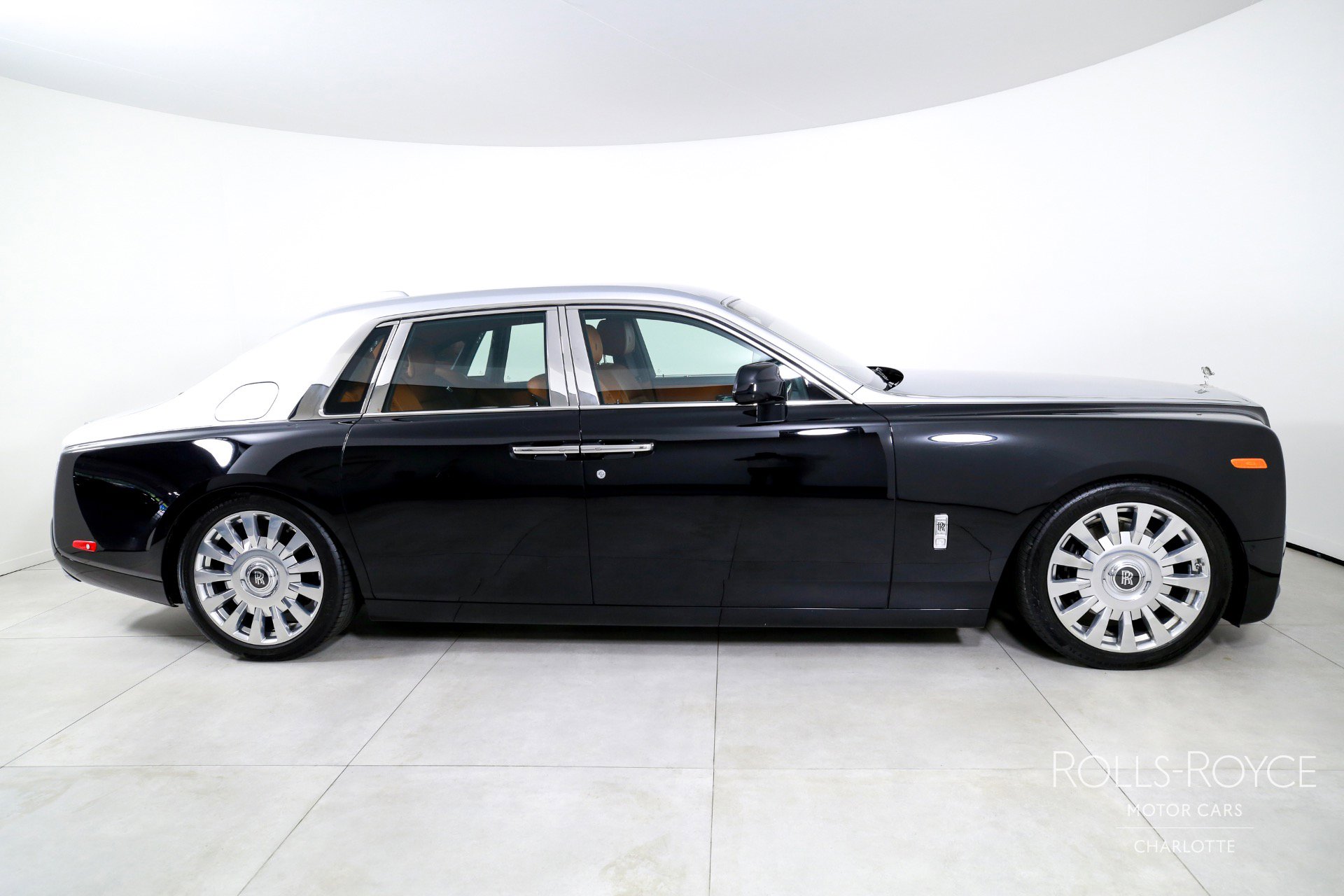 Used 2018 Rolls-Royce Phantom Sedan image 10