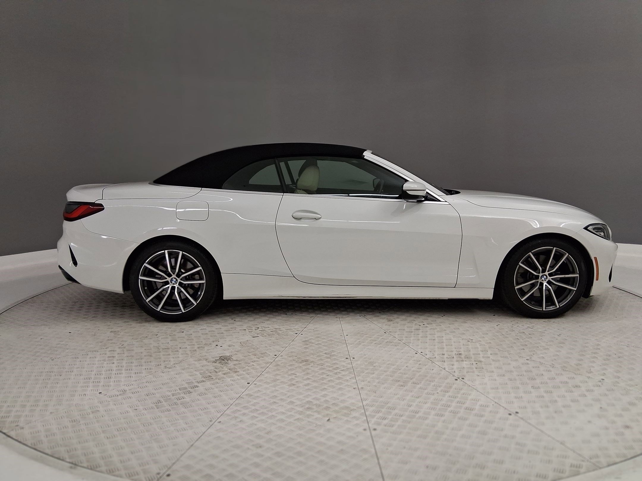 Used 2024 BMW 430i Convertible w/ Convenience Package image 6