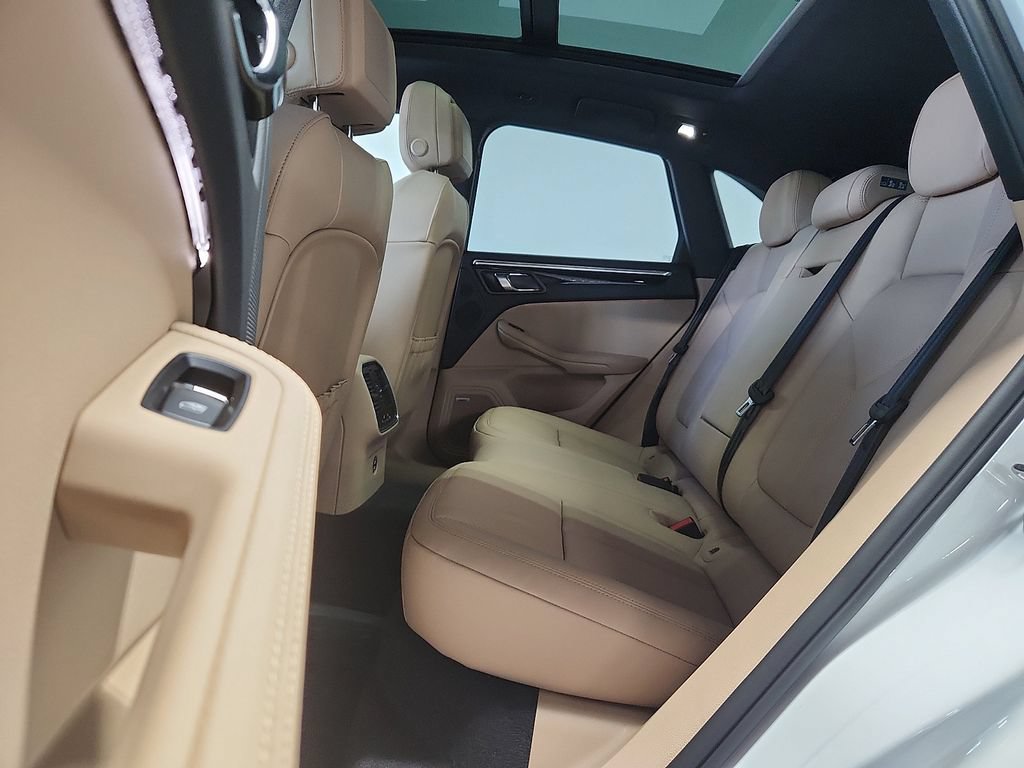 New 2026 Porsche Macan AWD/4WD image 11