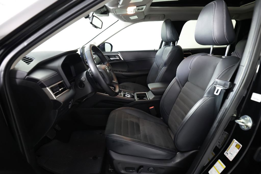 Used 2024 Mitsubishi Outlander SE FWD image 17