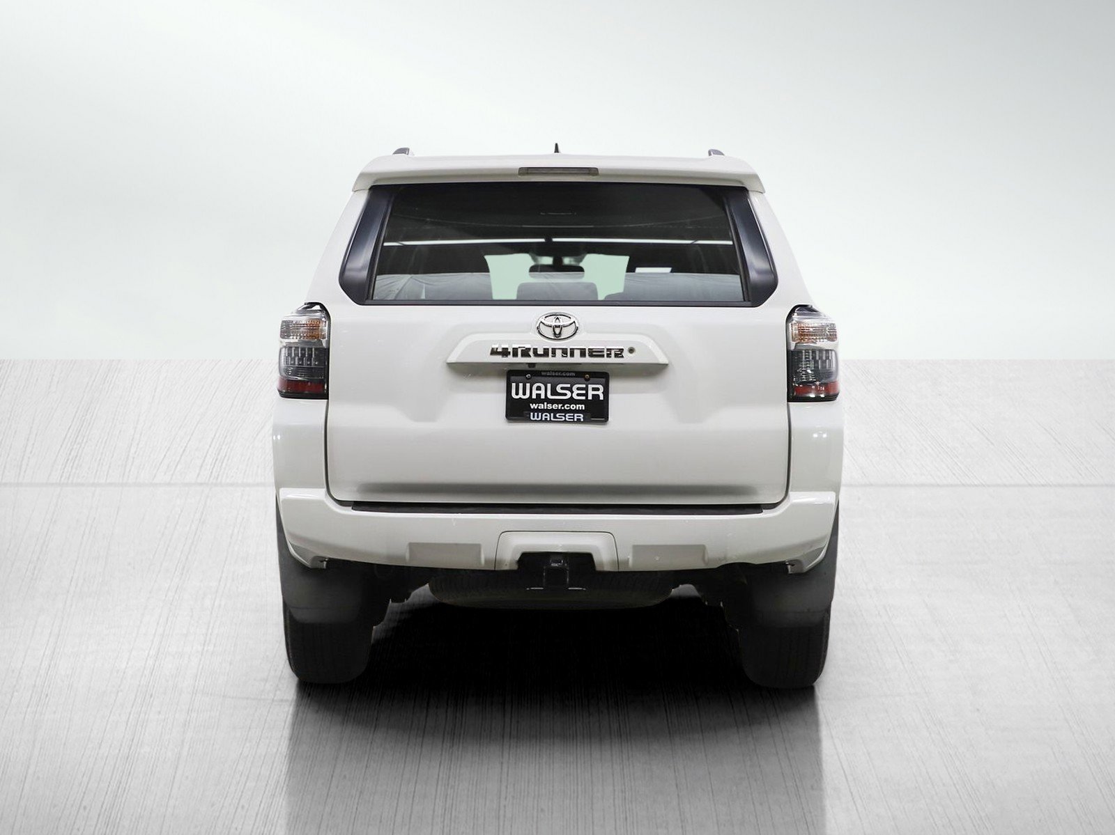 Used 2016 Toyota 4Runner SR5 image 4