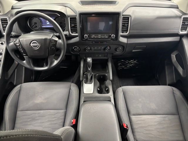 Used 2023 Nissan Frontier SV image 2