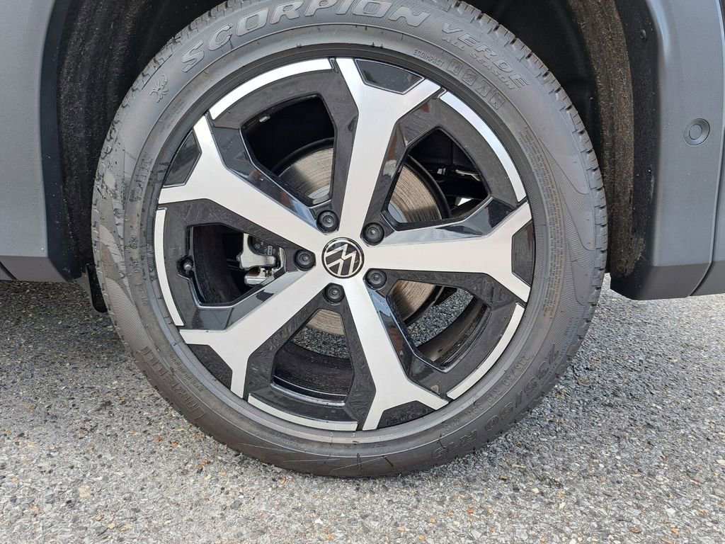 New 2026 Volkswagen Tiguan SE FWD image 27