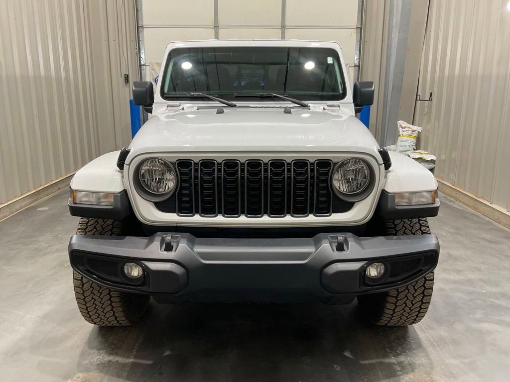 Used 2024 Jeep Gladiator Sport AWD/4WD image 2