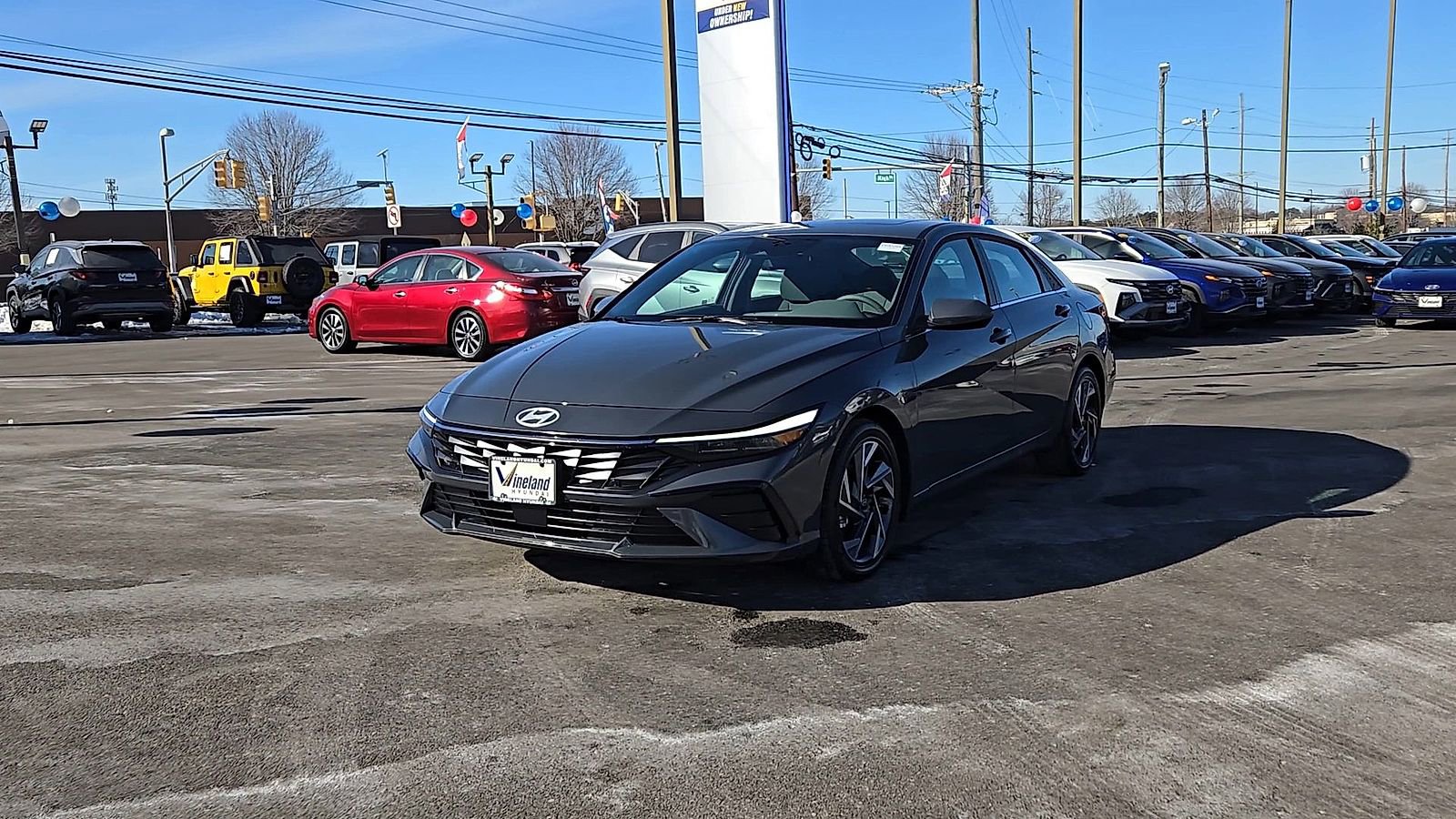 Used 2025 Hyundai Elantra SEL image 4