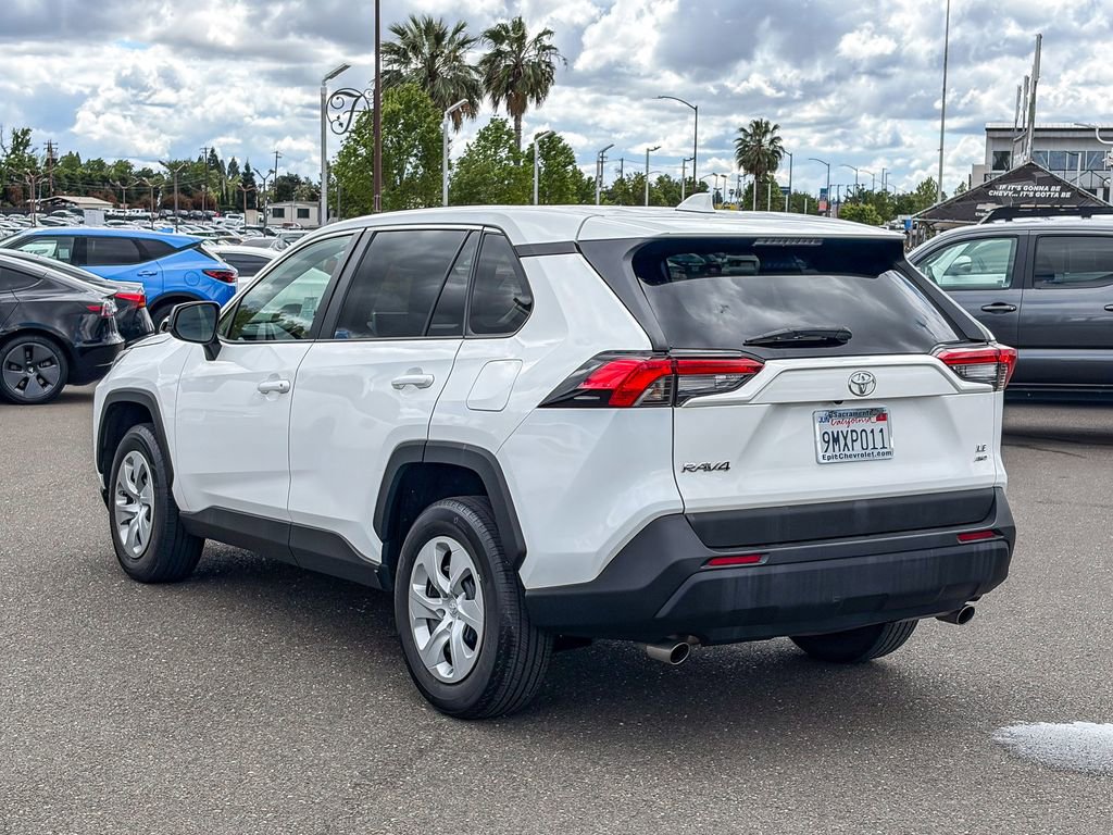 Used 2023 Toyota RAV4 LE AWD/4WD image 2
