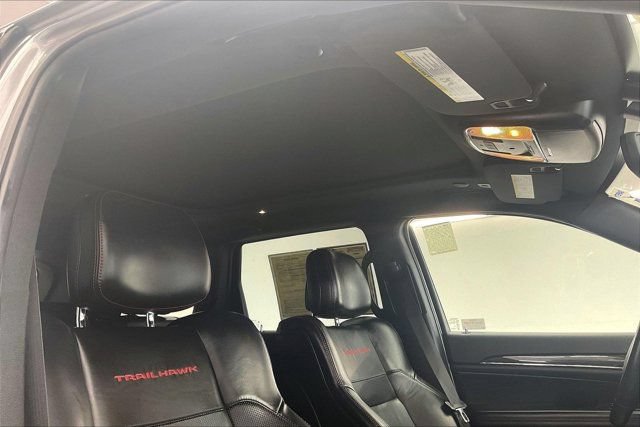 Used 2018 Jeep Grand Cherokee Trailhawk w/ Trailhawk Luxury Group AWD/4WD image 24