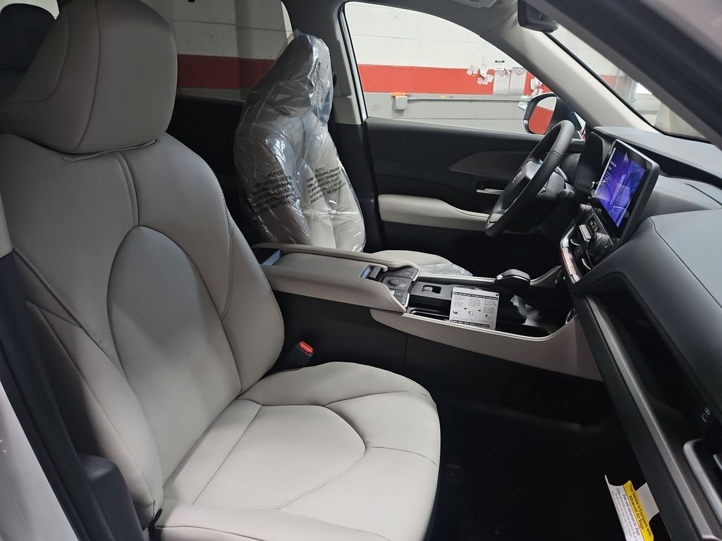New 2026 Toyota Grand Highlander XLE FWD image 40