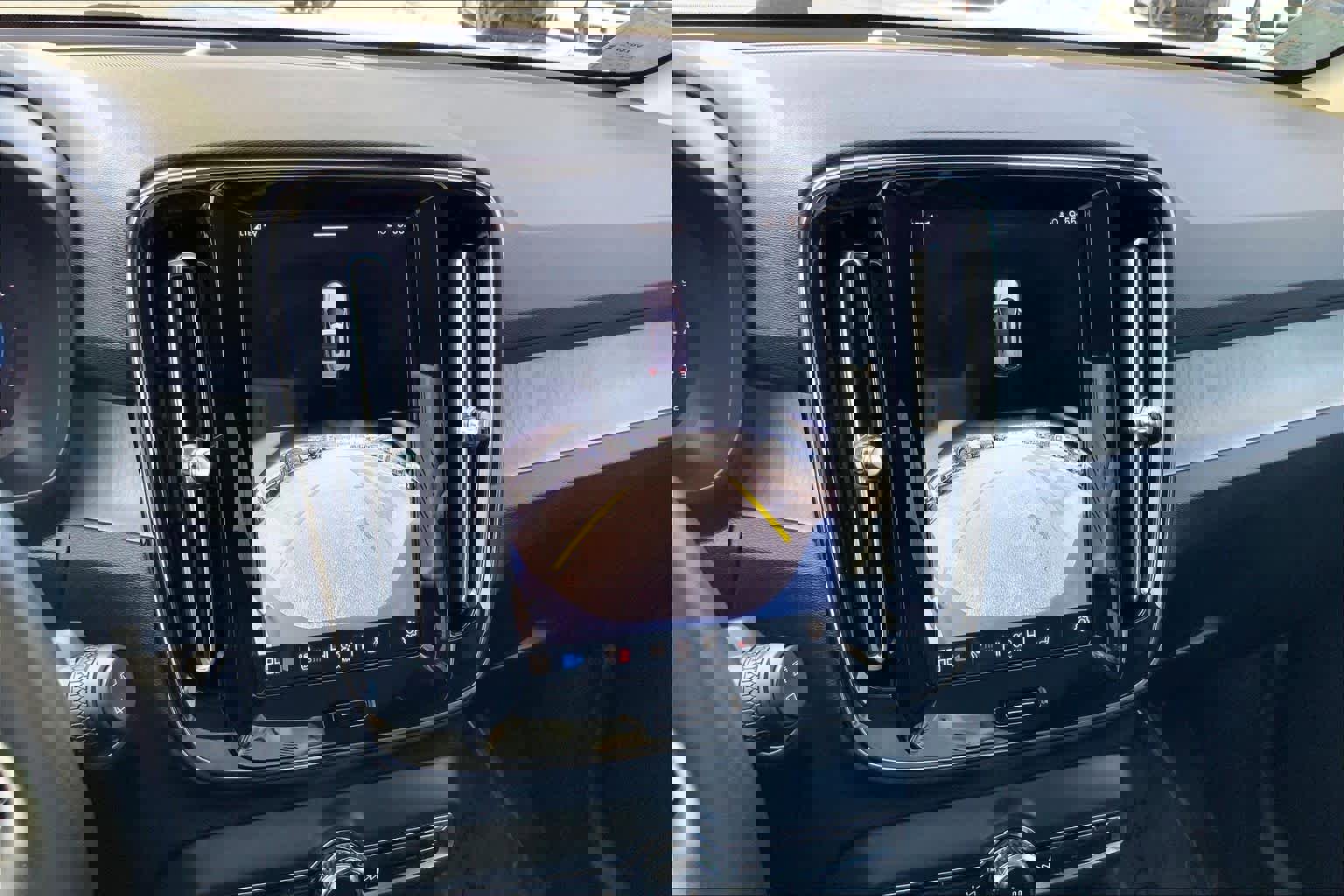 Used 2025 Volvo XC40 B5 Core w/ Protection Package Premier image 28