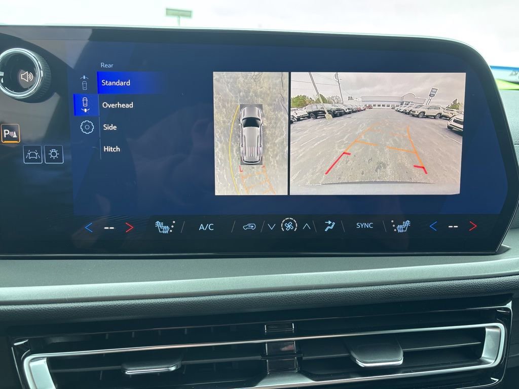 New 2026 Chevrolet Traverse LT image 18