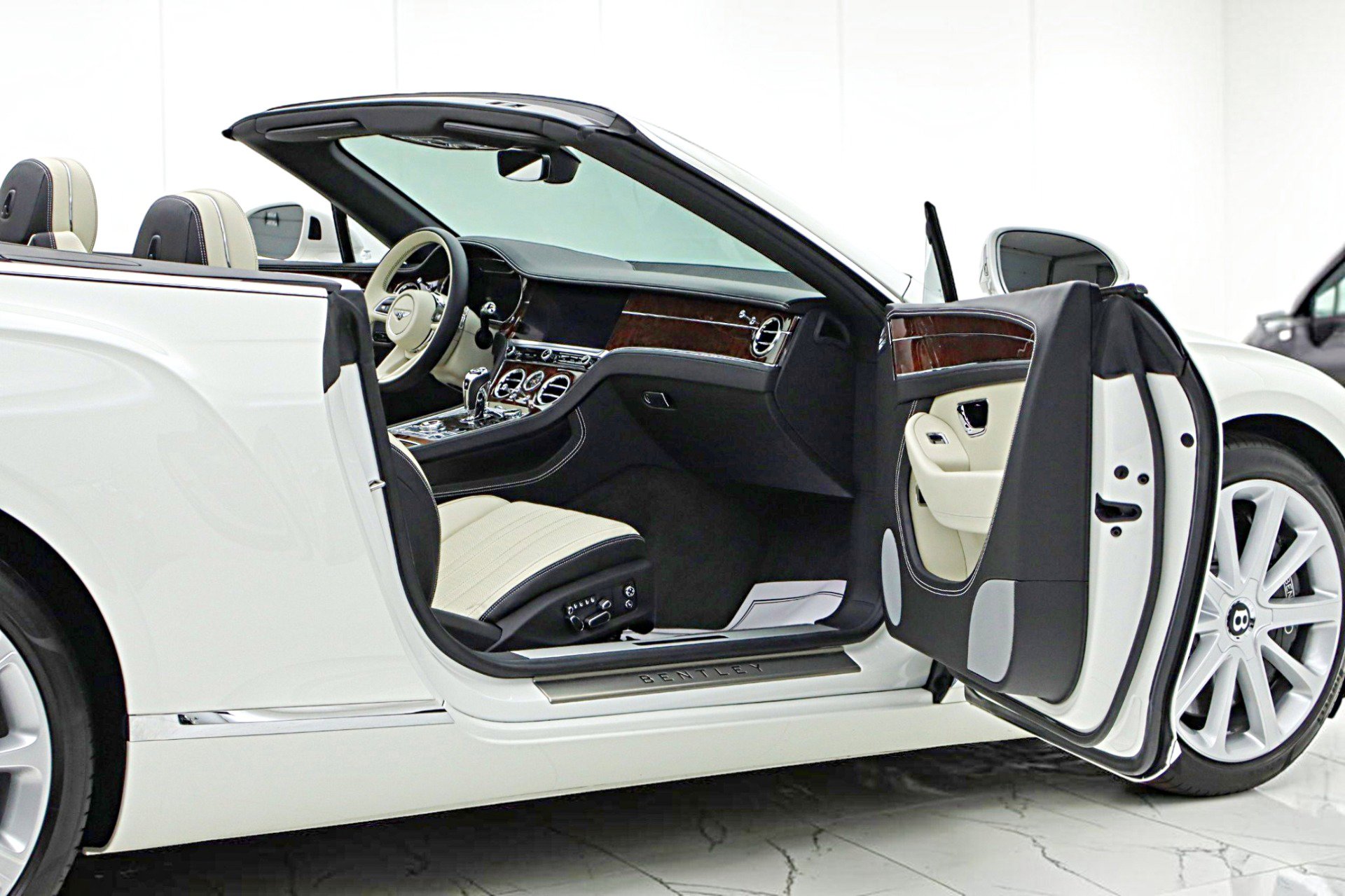 Certified 2021 Bentley Continental GT AWD/4WD image 18