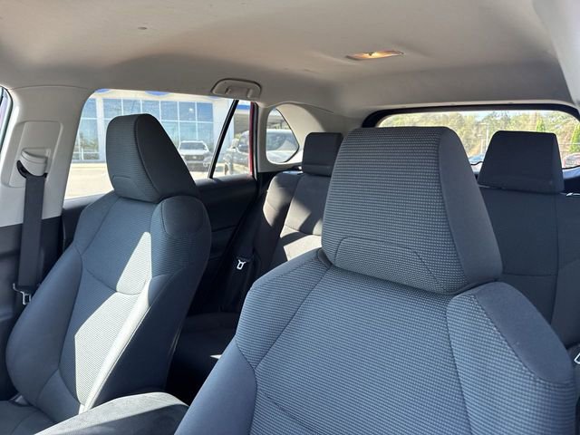 Used 2021 Toyota RAV4 LE FWD image 11