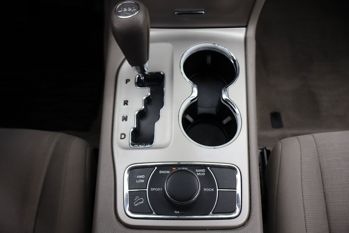 Used 2013 Jeep Grand Cherokee Laredo w/ Laredo E Group AWD/4WD image 34
