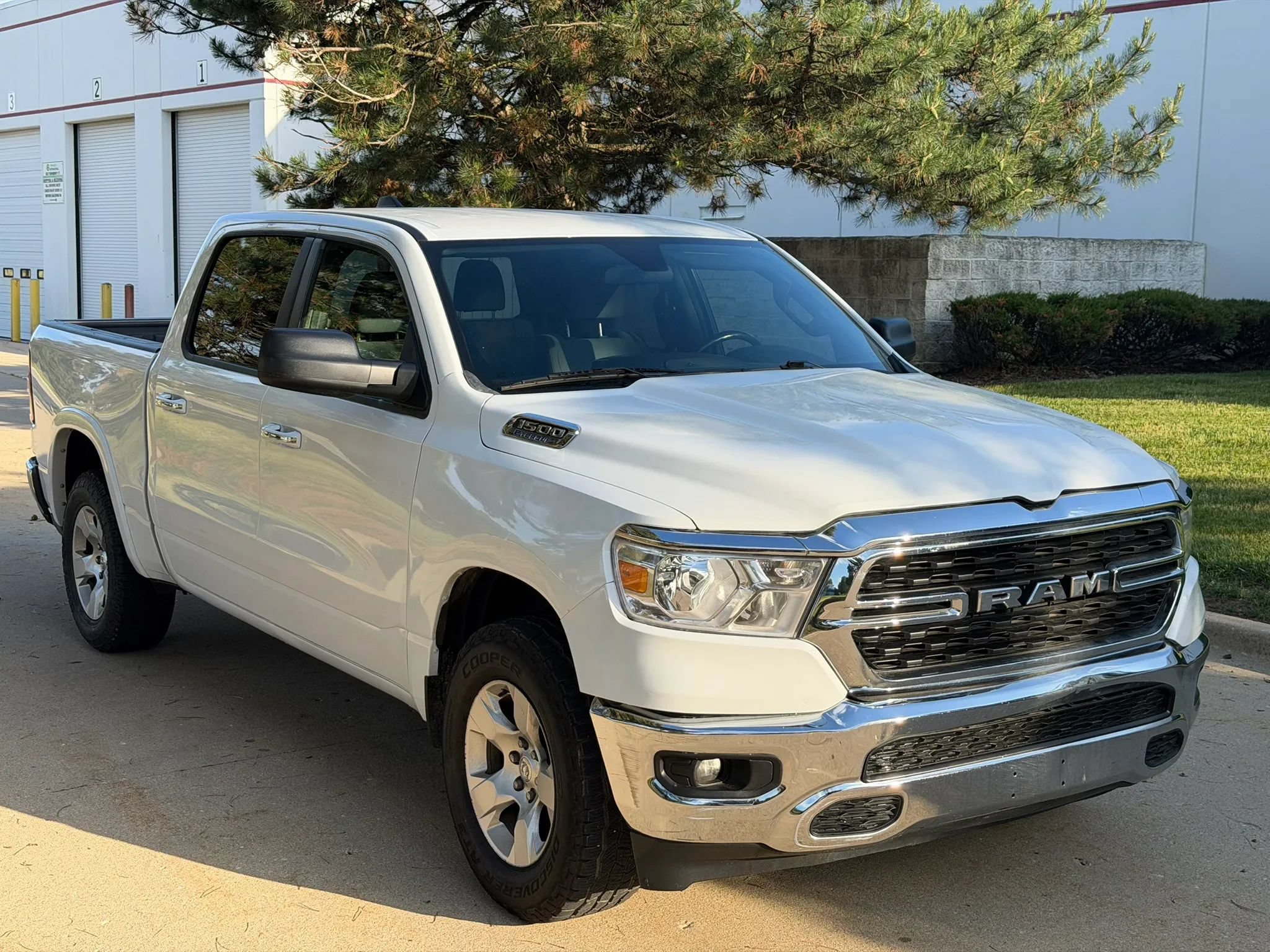 Used 2022 RAM 1500 Big Horn AWD/4WD image 3