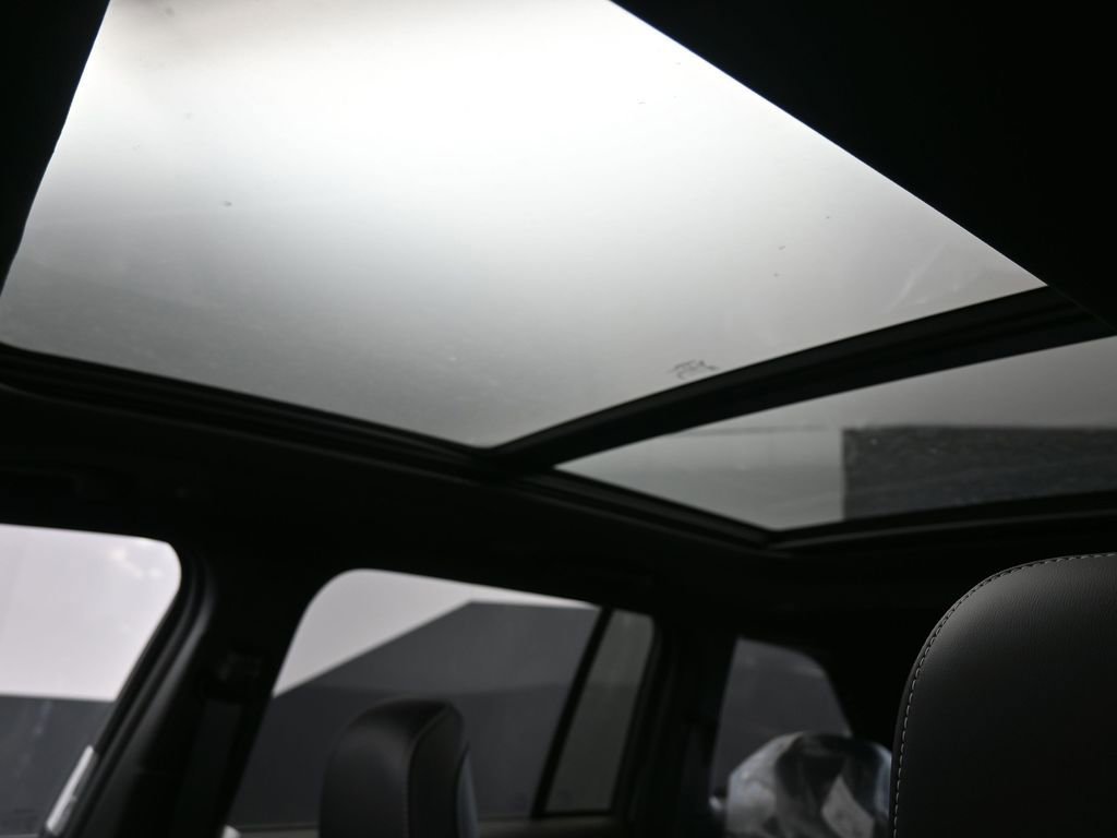 New 2025 Jeep Grand Cherokee Limited w/ Trailer Tow Package image 15