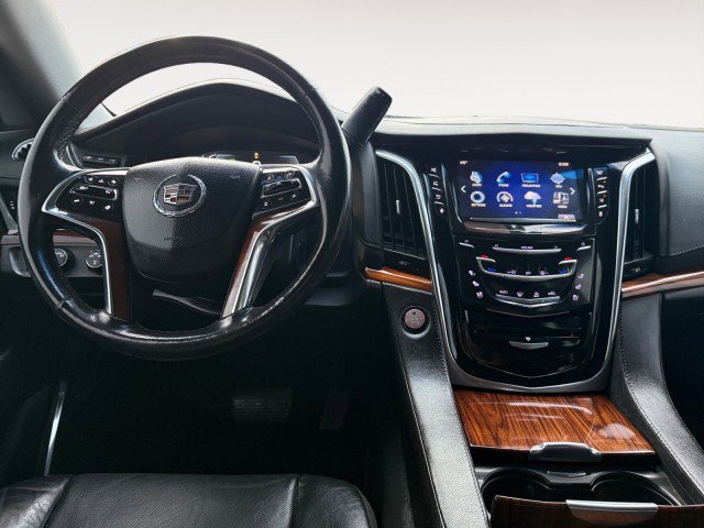 Used 2015 Cadillac Escalade Premium image 2