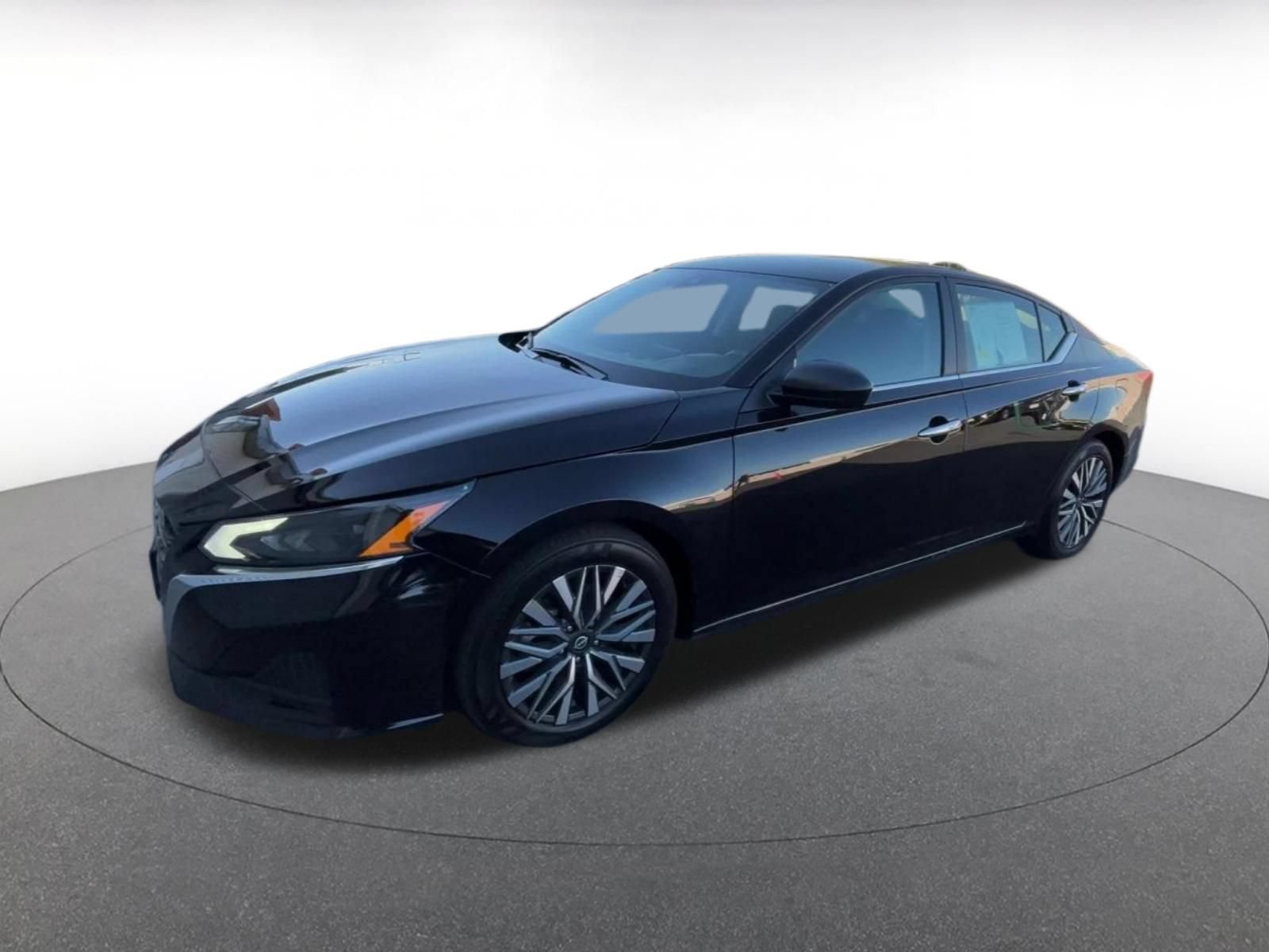 Used 2025 Nissan Altima 2.5 SV FWD image 8