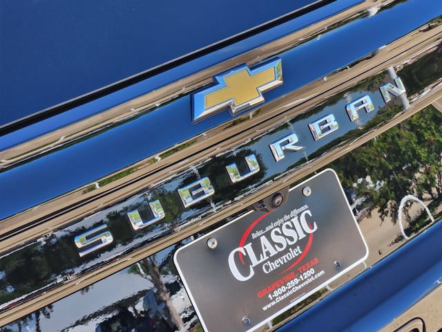 Used 2025 Chevrolet Suburban LS RWD image 8