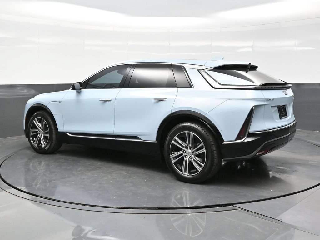 Certified 2024 Cadillac Lyriq Luxury AWD/4WD image 4