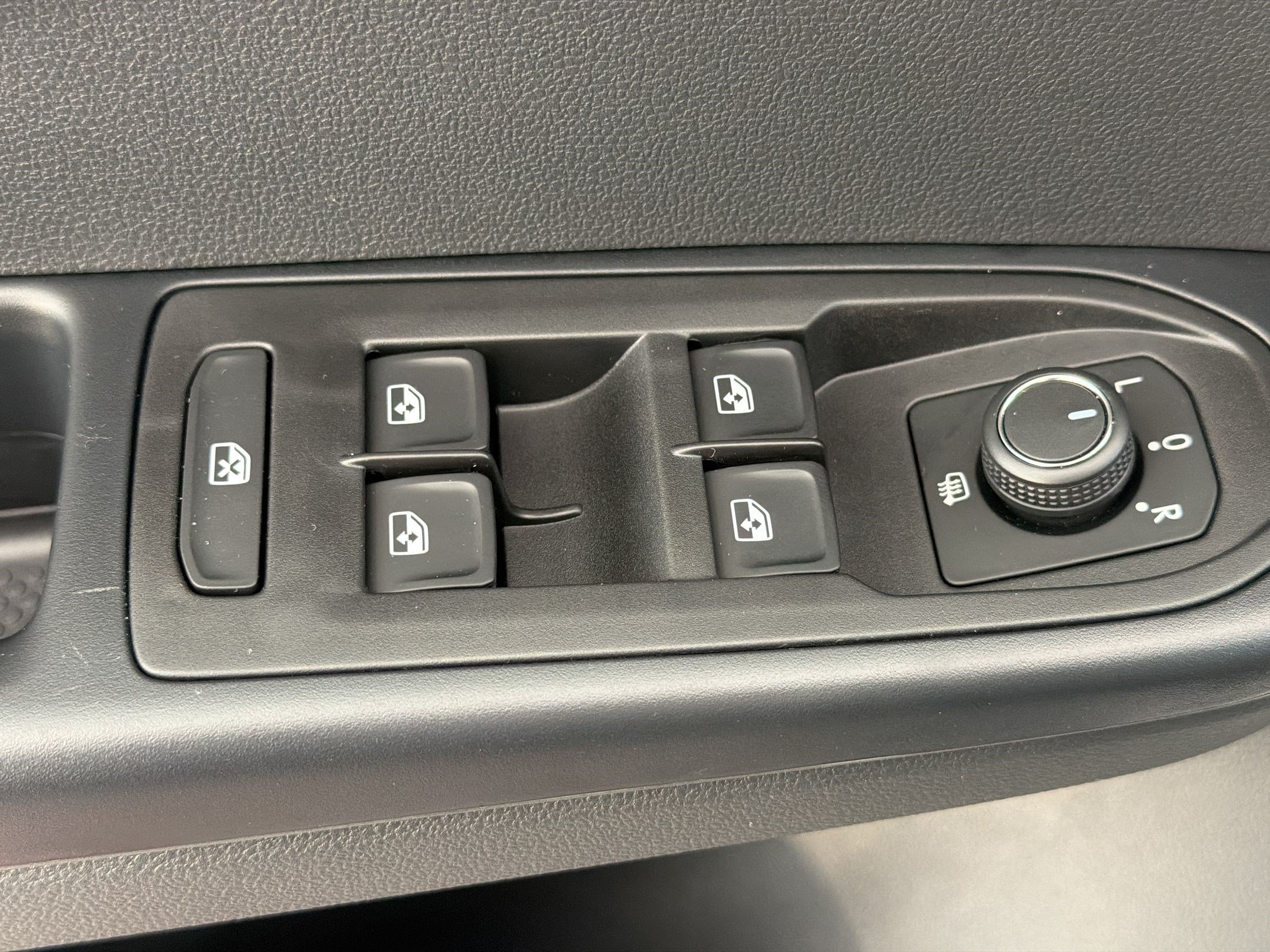 New 2026 Volkswagen Taos SE FWD image 25