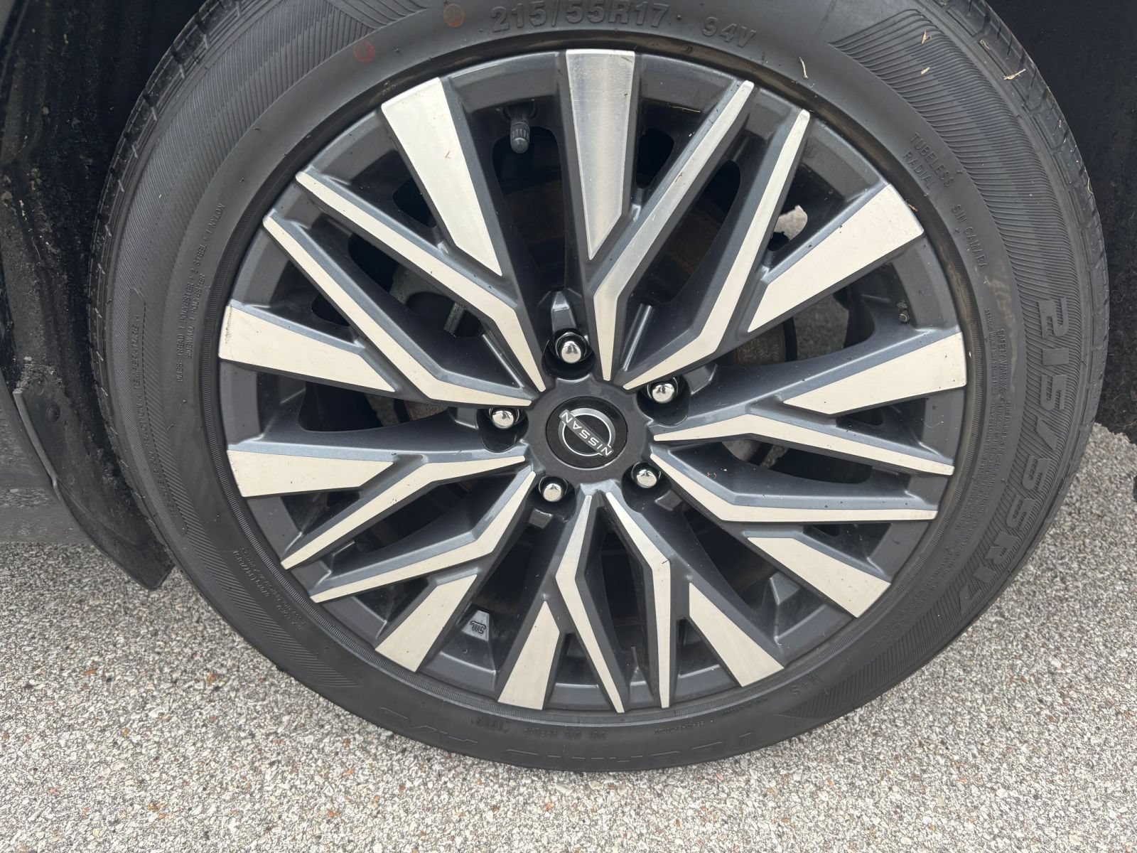Used 2025 Nissan Altima 2.5 SV FWD image 10