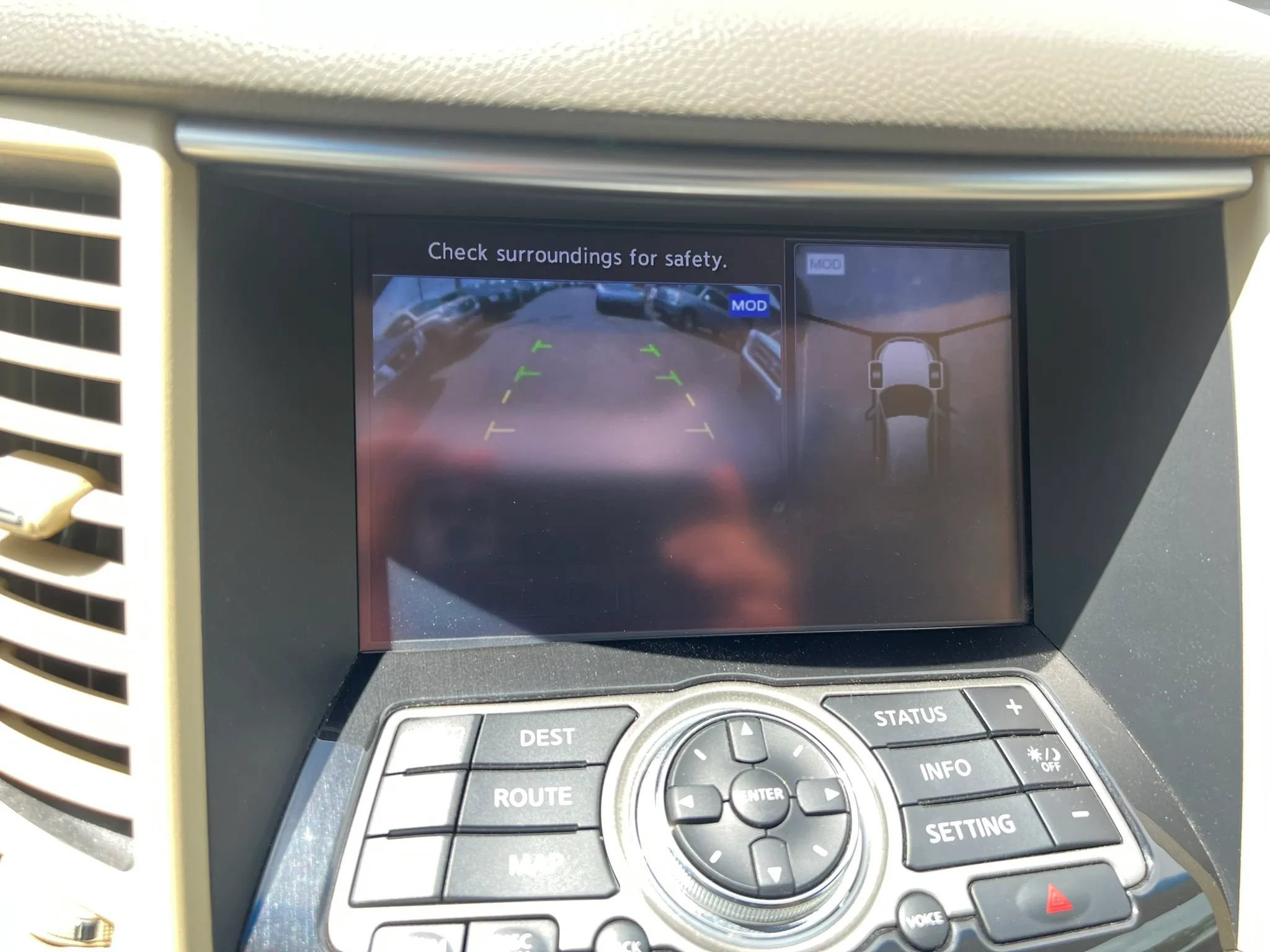 Used 2014 INFINITI QX70 AWD w/ Premium Package image 16