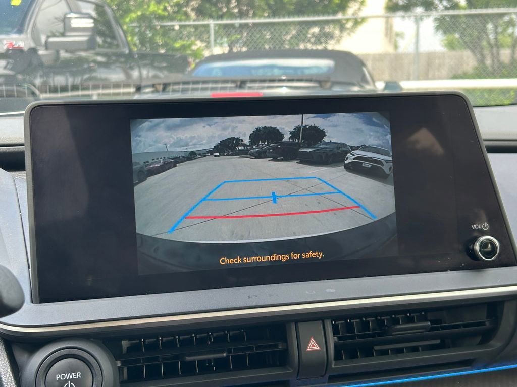 Used 2023 Toyota Prius XLE FWD image 32