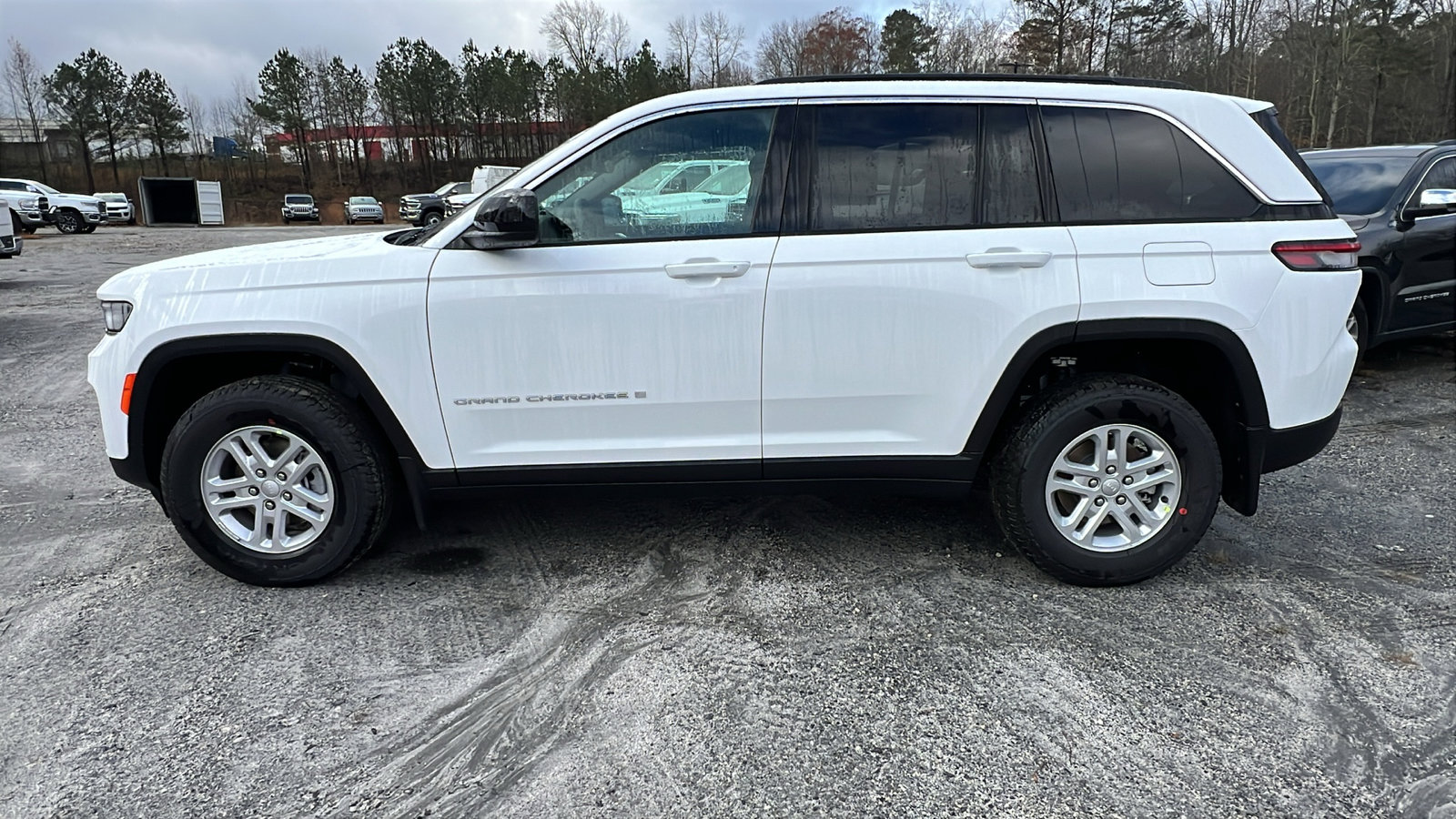 New 2025 Jeep Grand Cherokee Laredo image 11