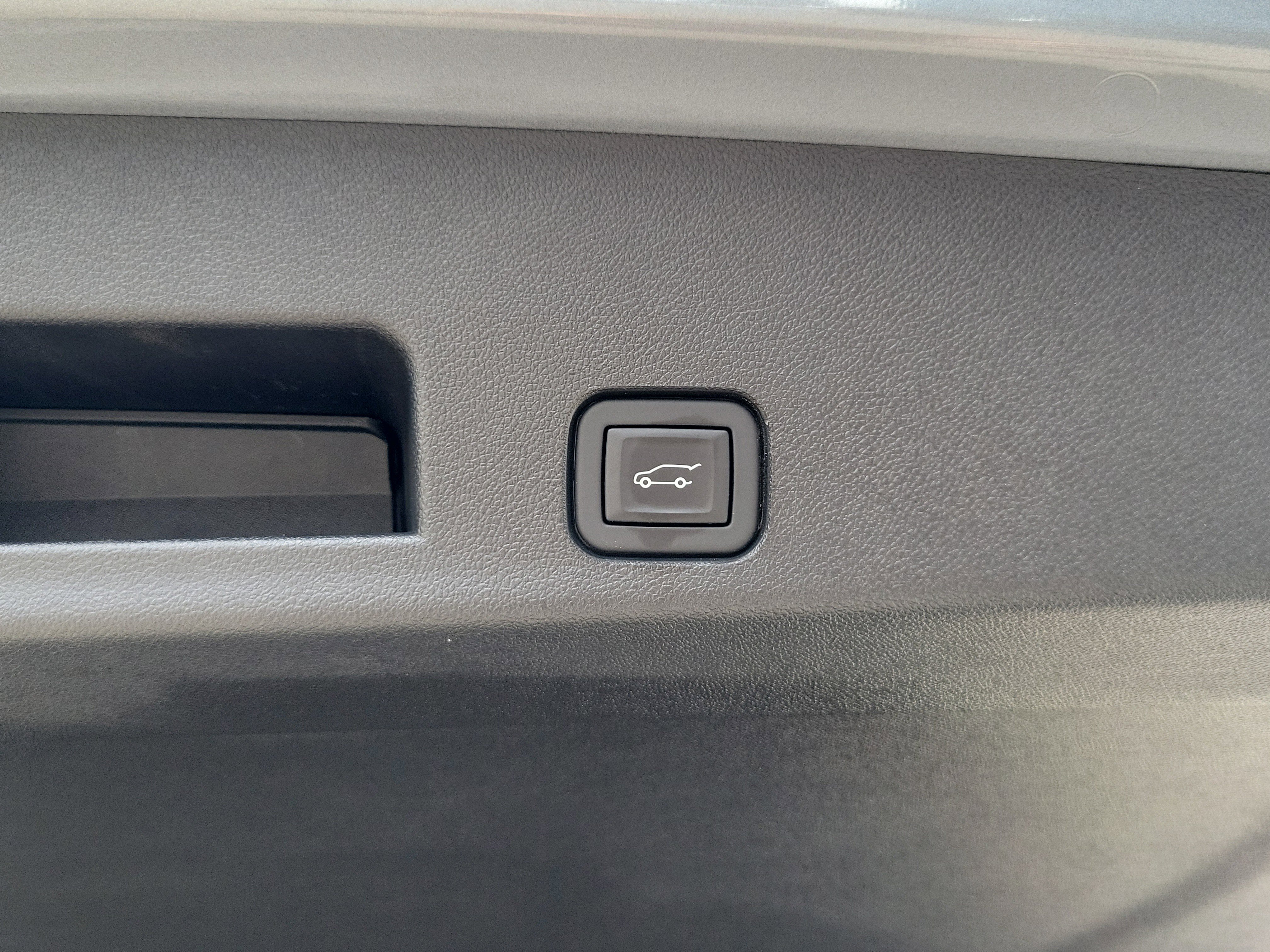 Used 2024 GMC Acadia AT4 w/ Luxury Package image 17