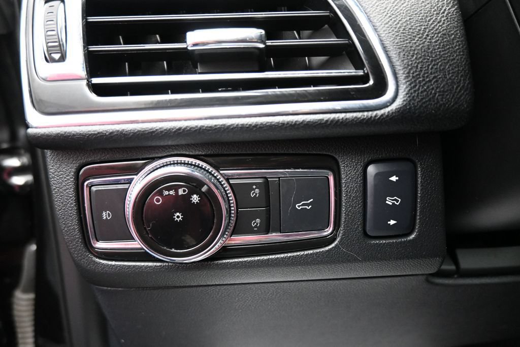 Used 2018 Lincoln Navigator Select w/ Technology Package AWD/4WD image 13