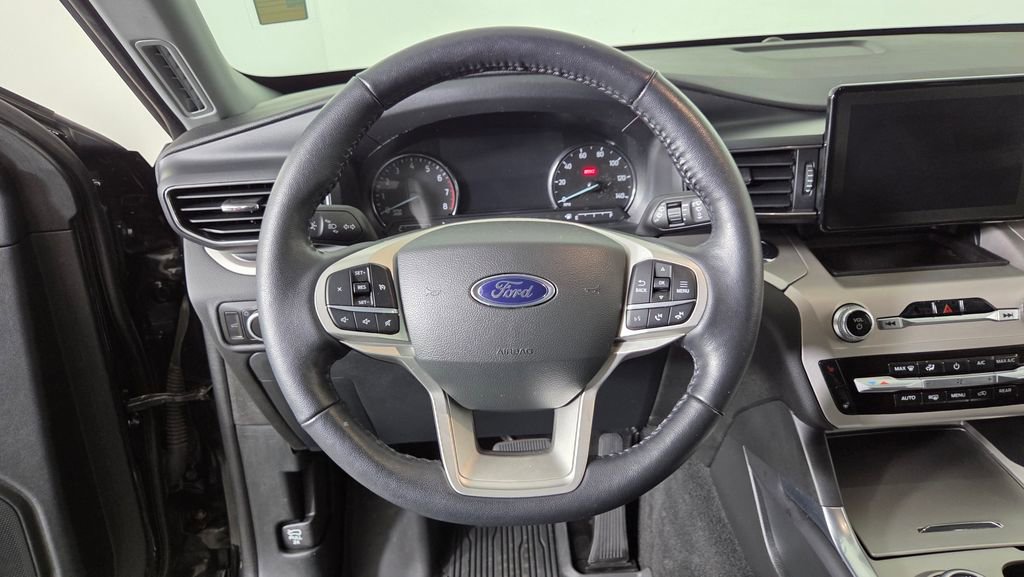 Used 2023 Ford Explorer XLT w/ Equipment Group 202A image 18