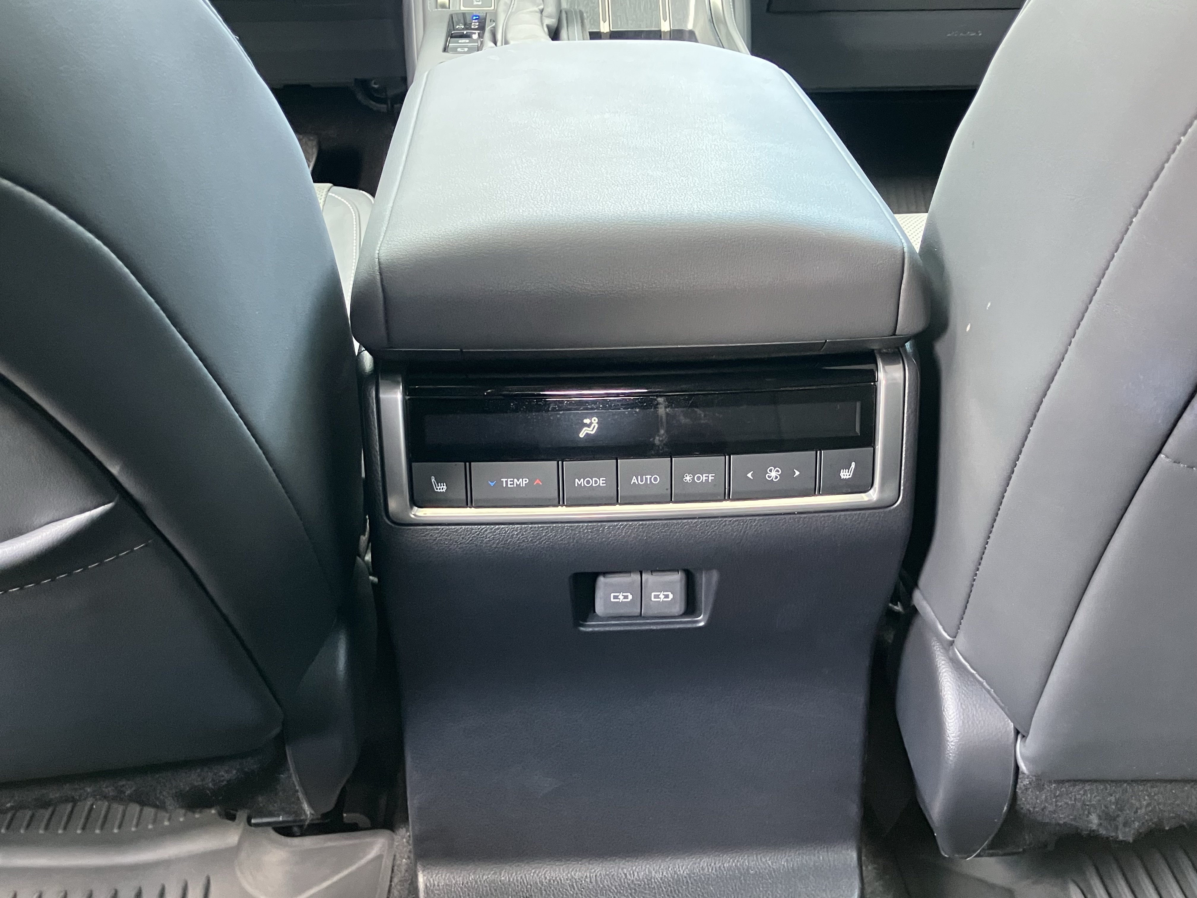 Used 2024 Lexus GX 550 w/ Cold Area Package AWD/4WD image 33