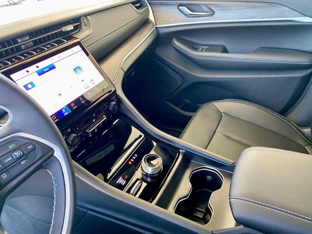 Used 2025 Jeep Grand Cherokee Limited image 42