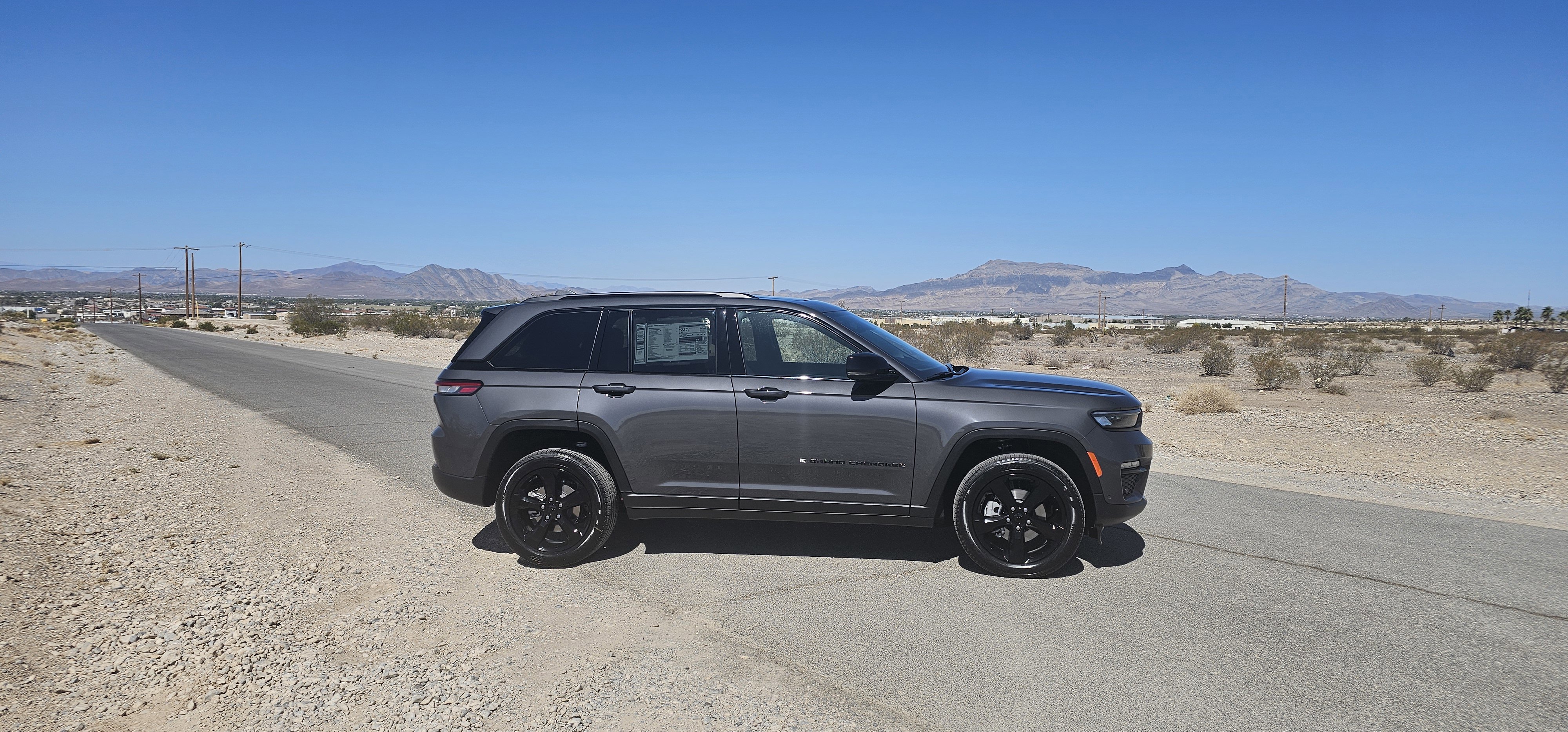 New 2025 Jeep Grand Cherokee Limited image 3