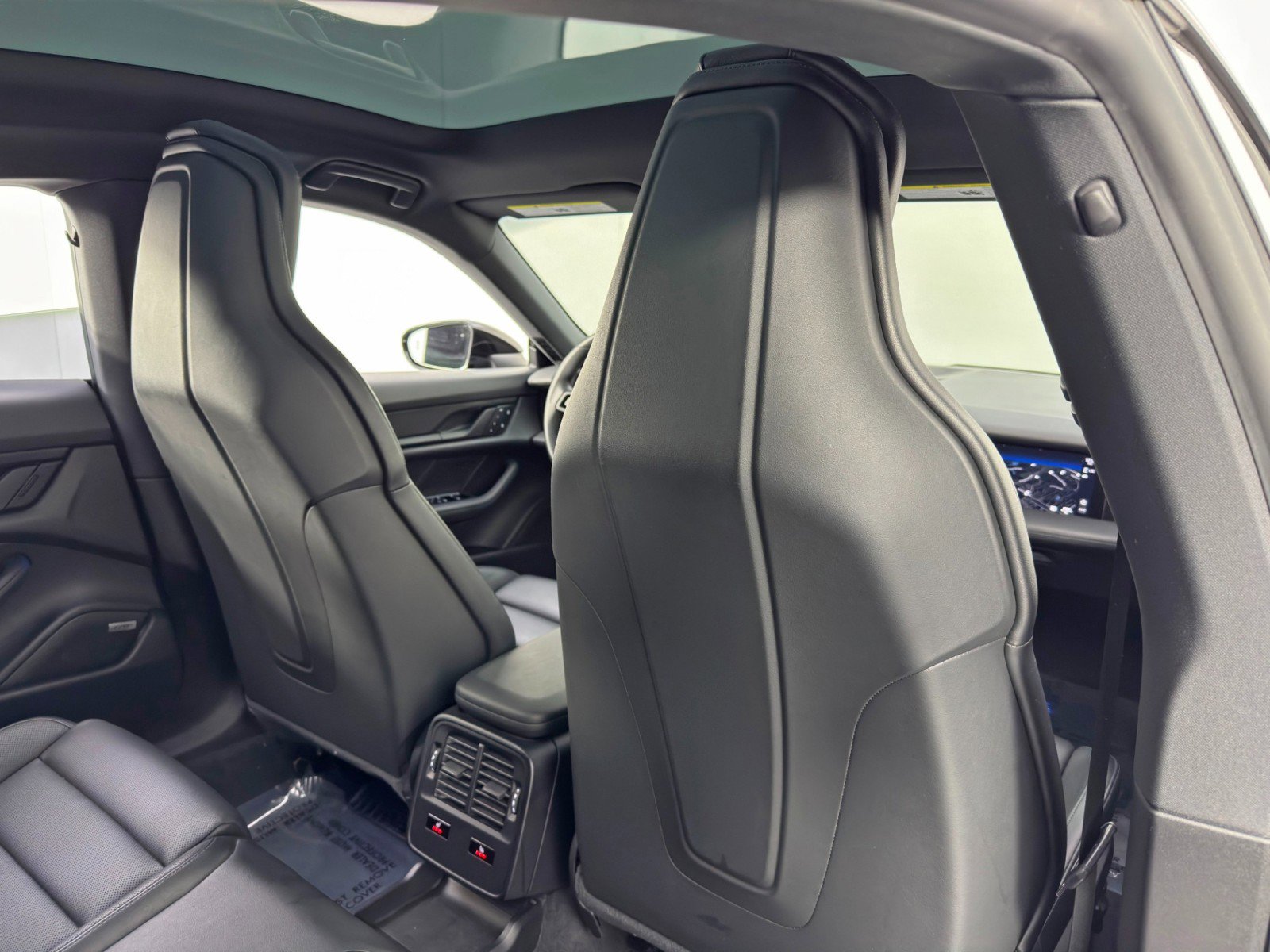 Used 2023 Porsche Taycan 4S w/ Premium Package image 39