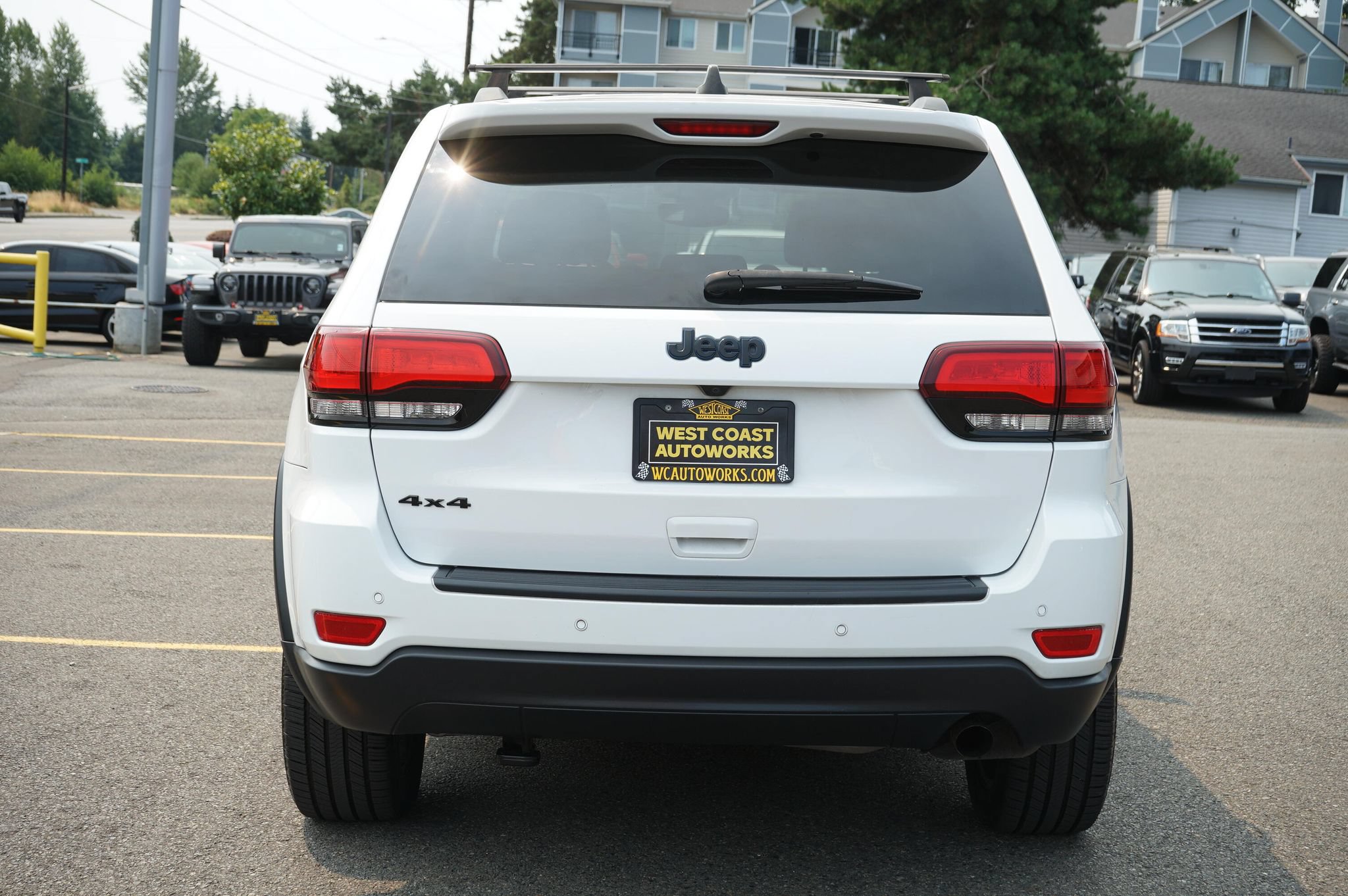 Used 2019 Jeep Grand Cherokee Laredo AWD/4WD image 4