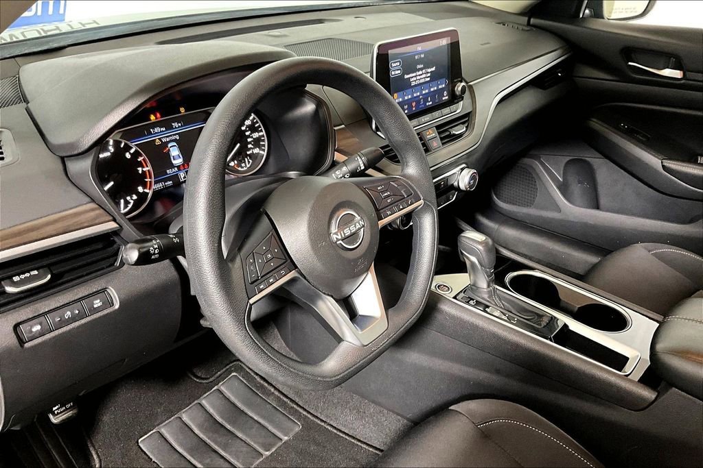 Used 2024 Nissan Altima 2.5 SV image 10