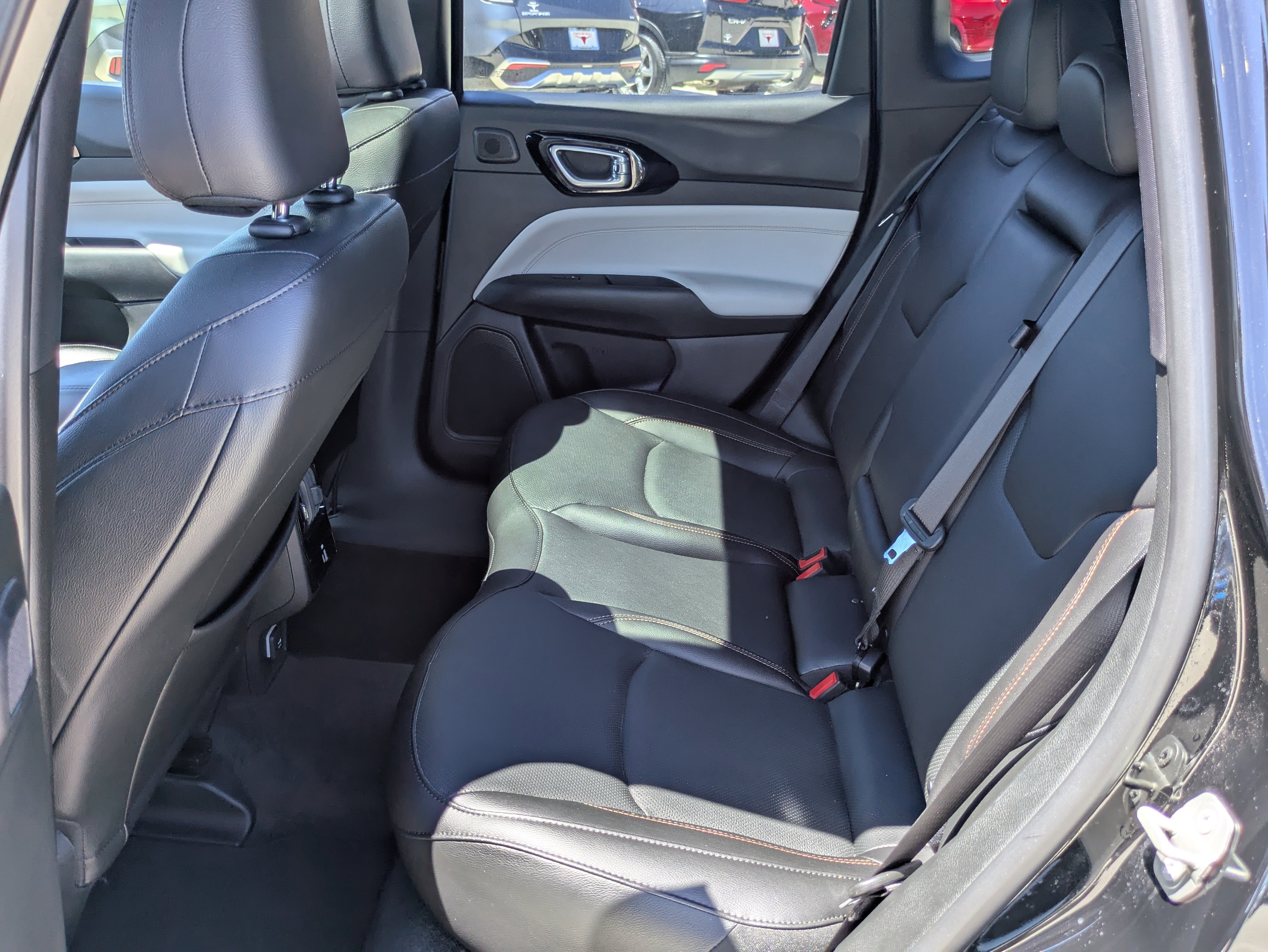 Used 2024 Jeep Compass Limited w/ Elite Group AWD/4WD image 14