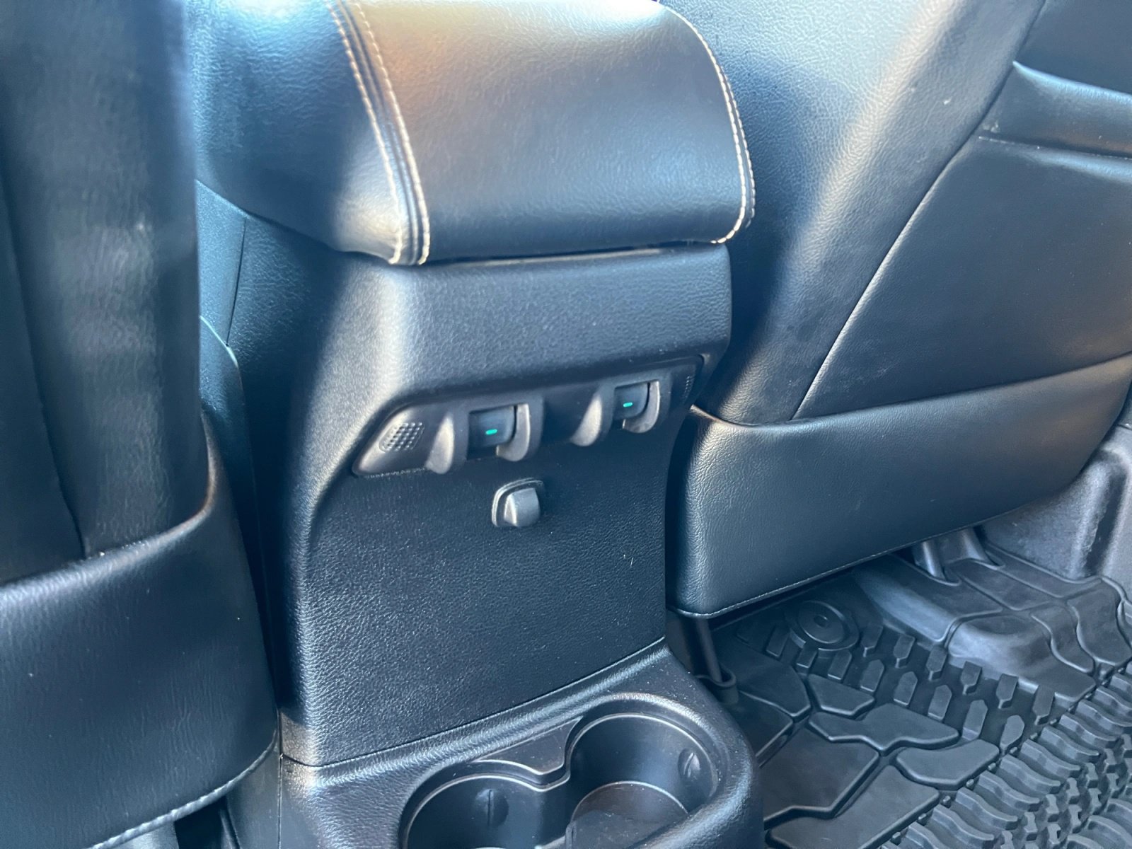 Used 2014 Jeep Wrangler Unlimited Sport AWD/4WD image 21
