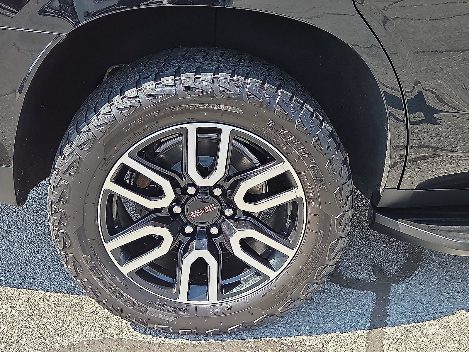 Certified 2024 GMC Yukon AT4 w/ Technology Package AWD/4WD image 17