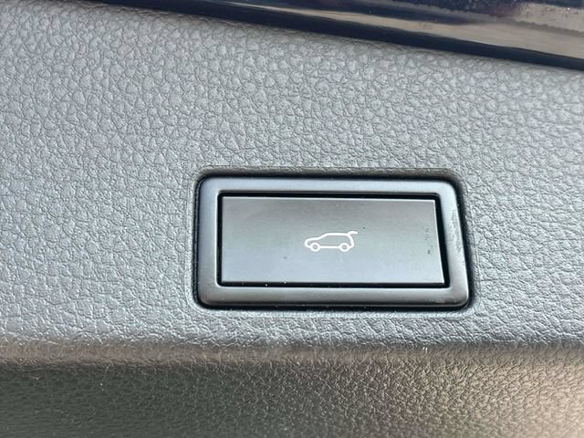 Used 2017 Volkswagen Touareg Wolfsburg Edition AWD/4WD image 22