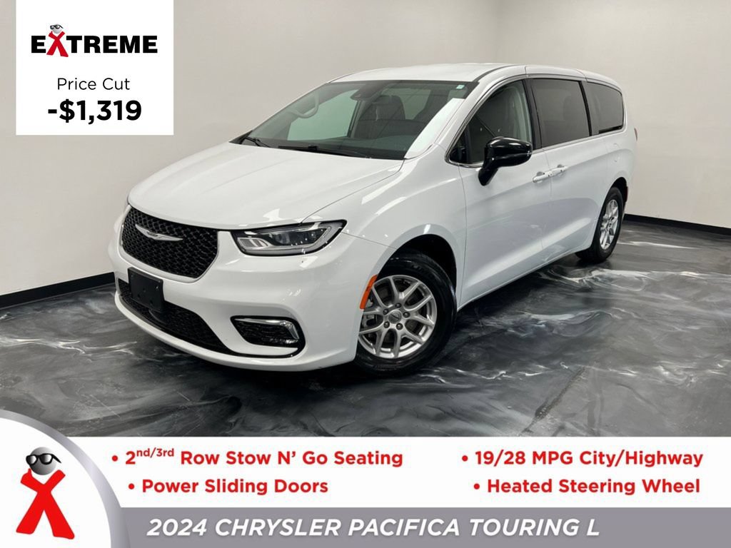 Used 2024 Chrysler Pacifica Touring-L FWD image 1