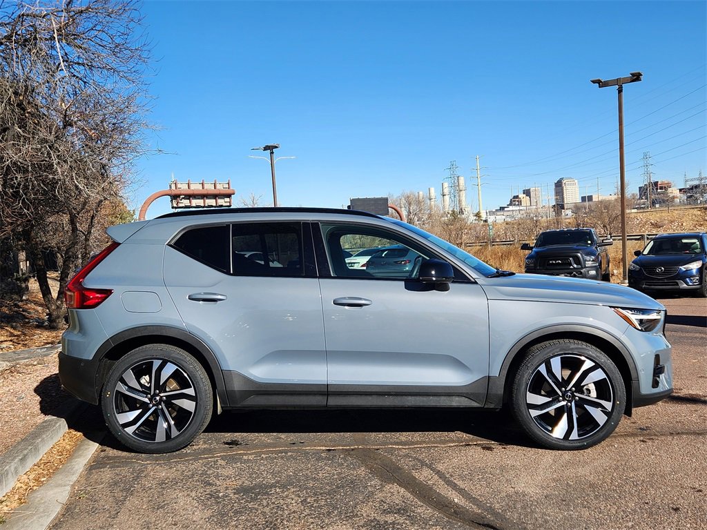 Used 2023 Volvo XC40 B5 Ultimate image 23
