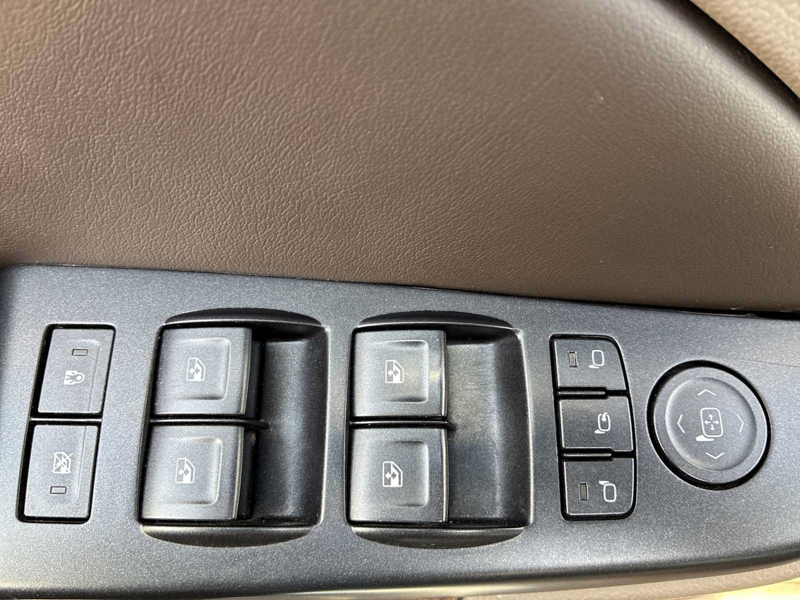 Used 2015 Chevrolet Suburban LTZ AWD/4WD image 15